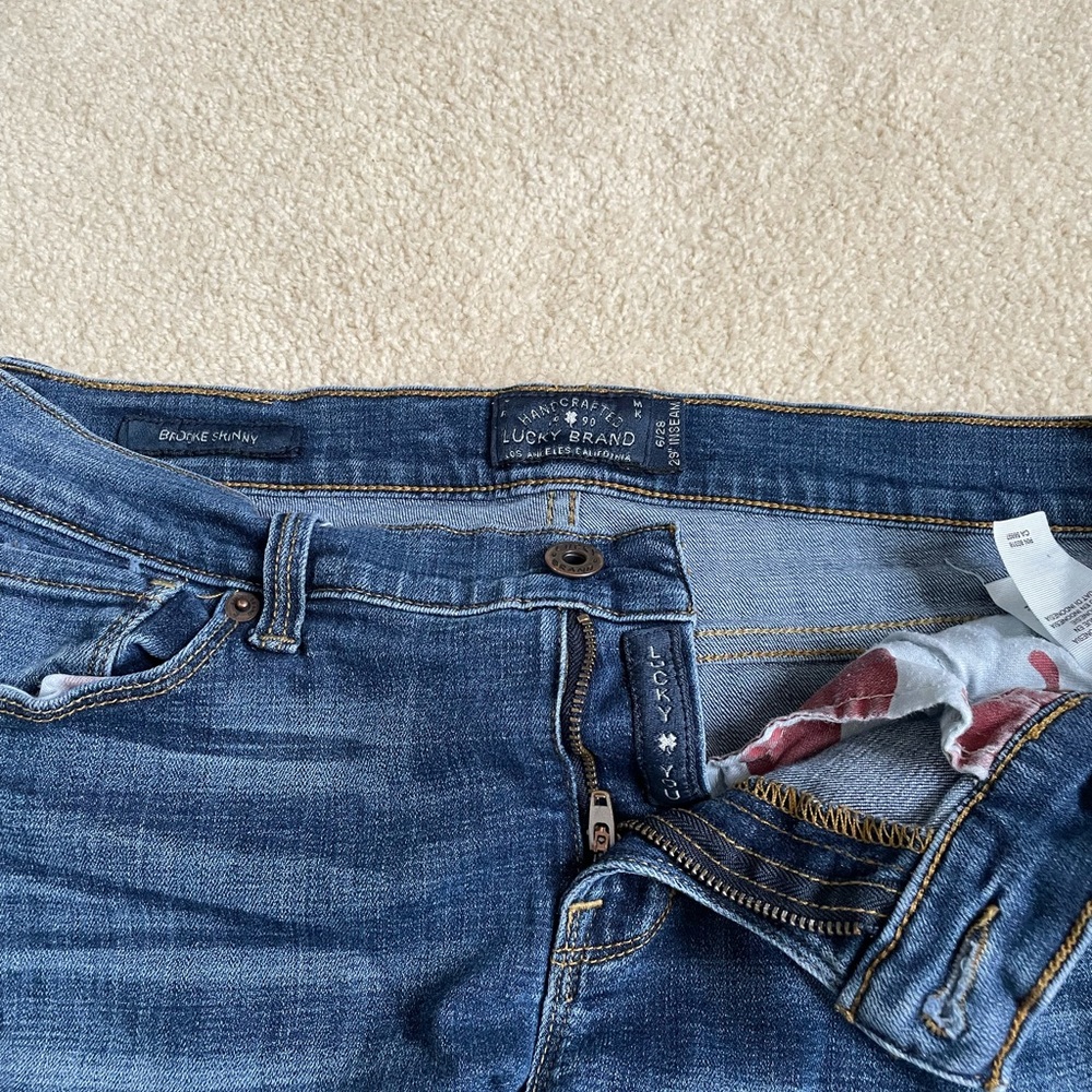 Lucky Brand women’s jeans size 6 / 28 skinny jeans